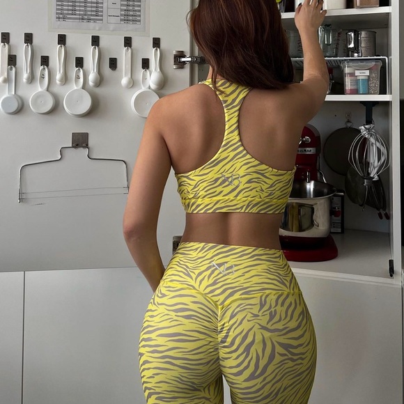 3 PIECE SET Noire Blanc Lamone Bombshell Scrunch Leggings Sports Bra Jacket XS S - Picture 7 of 14